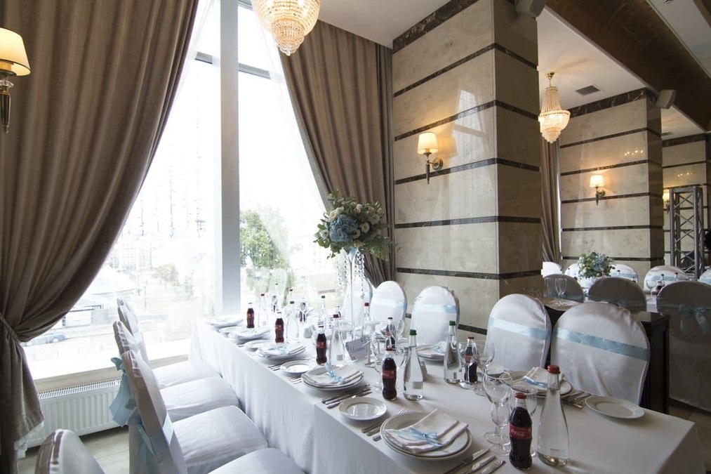 Панорамний ресторан в готелі в центрі Києва 