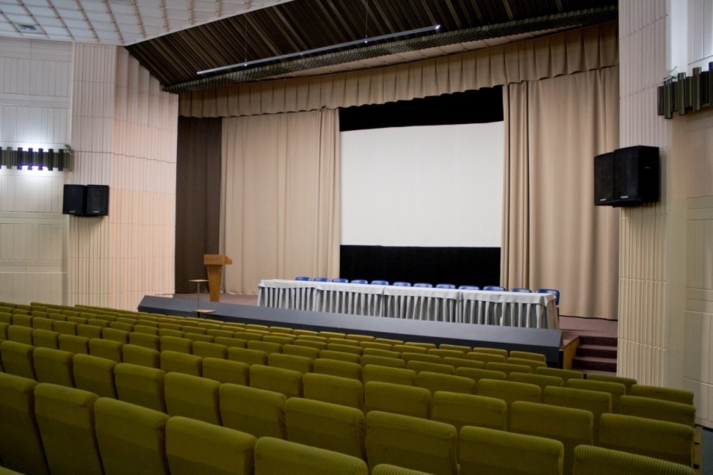 Зал "Театральный" в гостиничном комплексе "Турист"