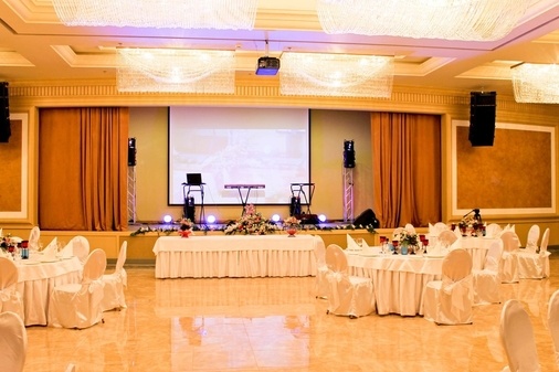 Menorah Ball Room від Menorah Center