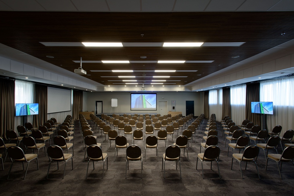 Сучасний зал Рімо від Favor Pаrk Hotel