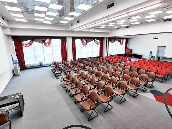 Презентабельный зал на Лукьяновке 