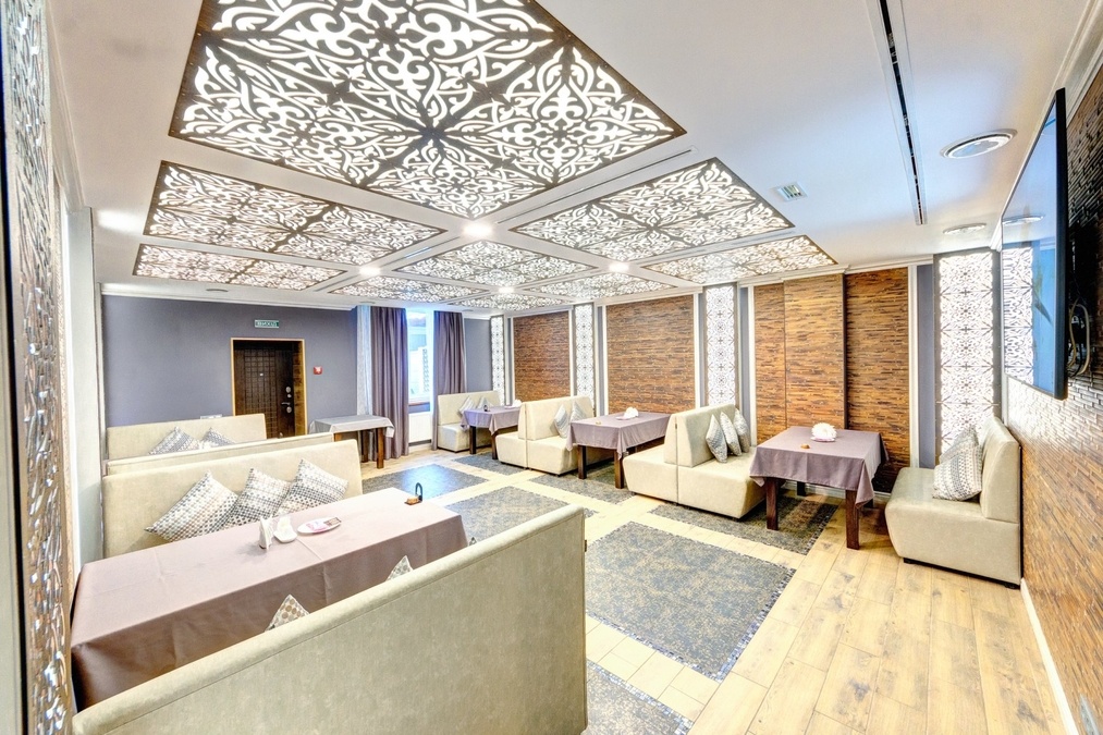 Средний зал в ресторане Орхан