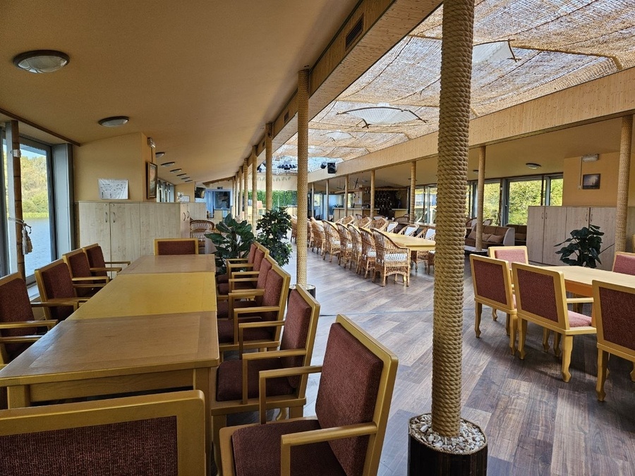 Зала Golden Ship