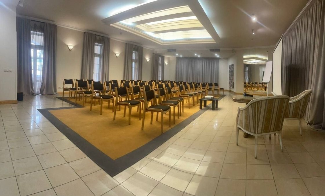 Конференц-зала та тераса "Воздвиженська"