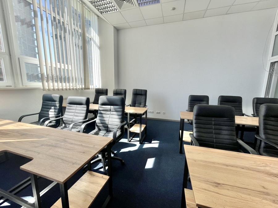 Офис, учебный класс, комната для семинаров