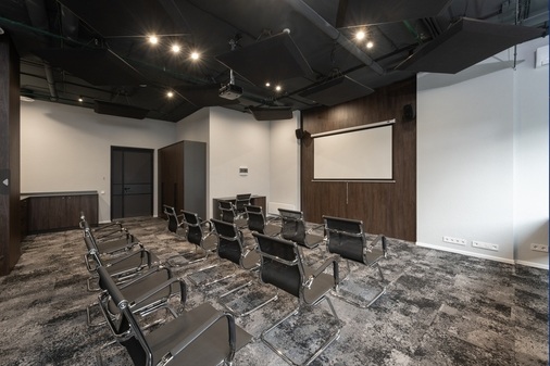 Современный и технологичный meeting-room