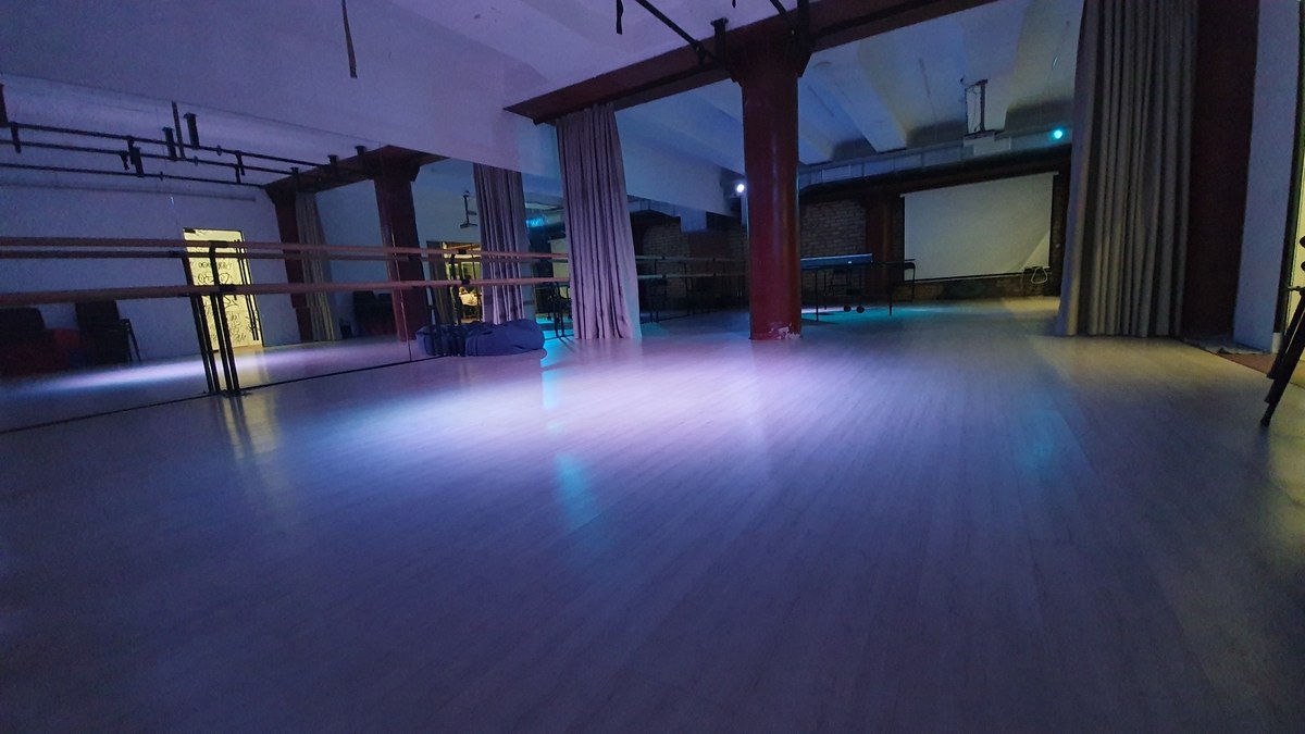 Танцювальний простір "Життя бальника"