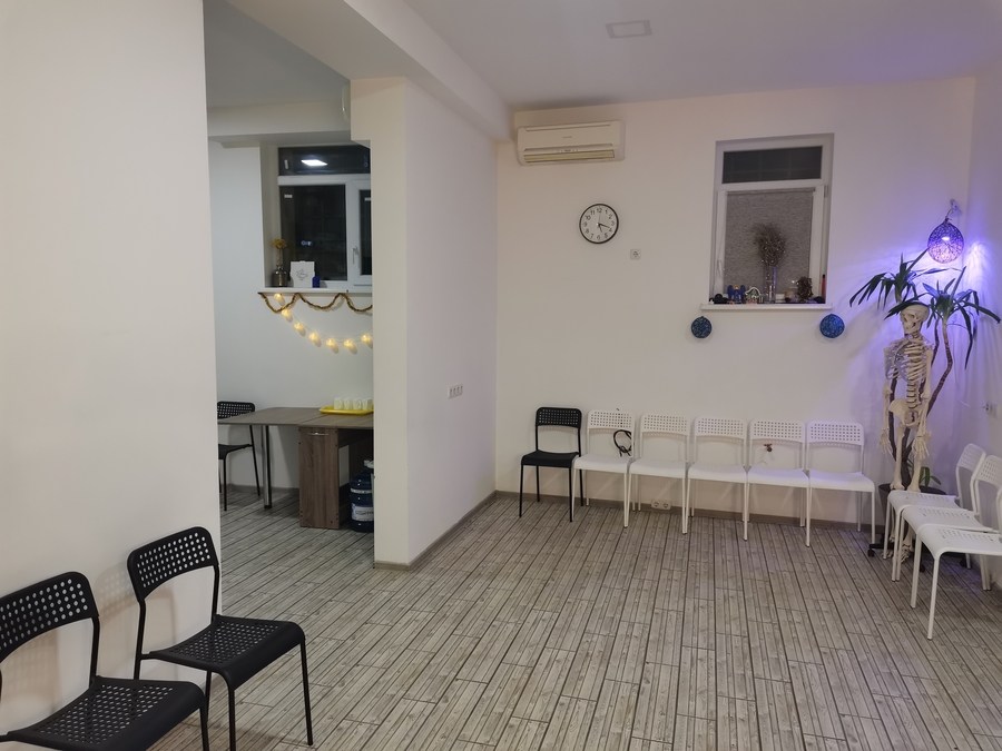 Невеликий зал для тренінгів та семінарів