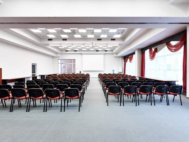 Презентабельный зал на Лукьяновке 