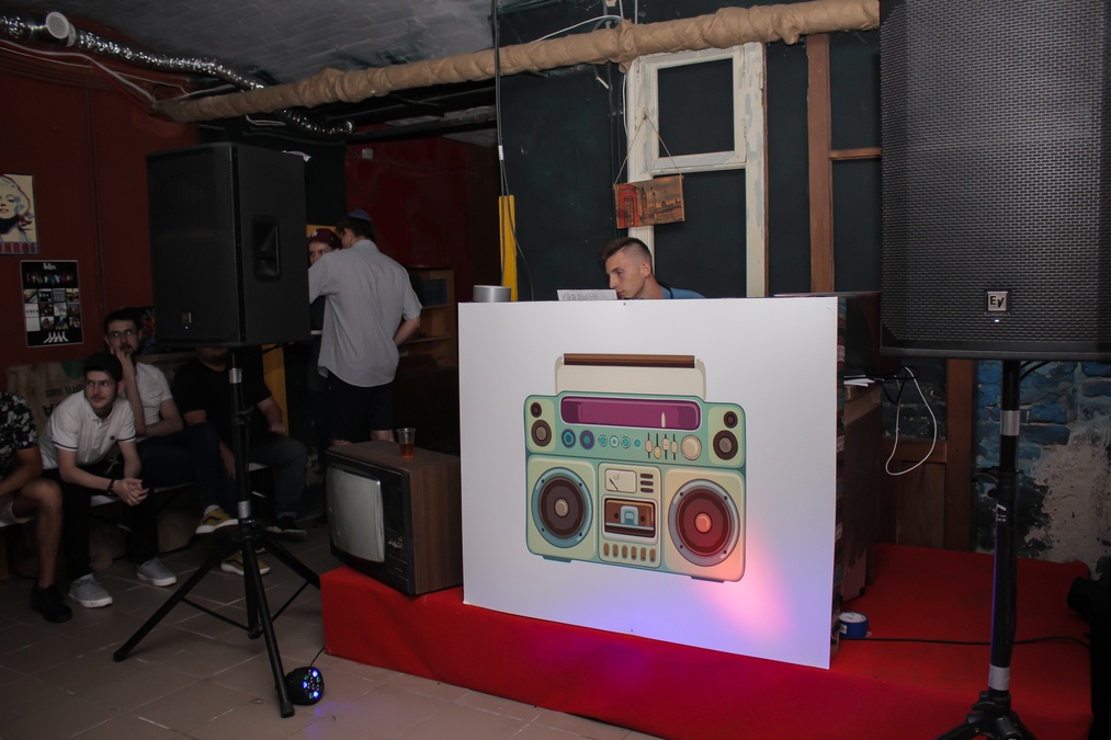 Ивент-площадка «Юность» в стиле 80х