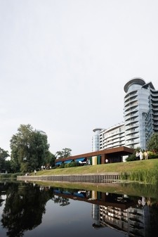 Івент-локація на березі Дніпра River Lodge Київ