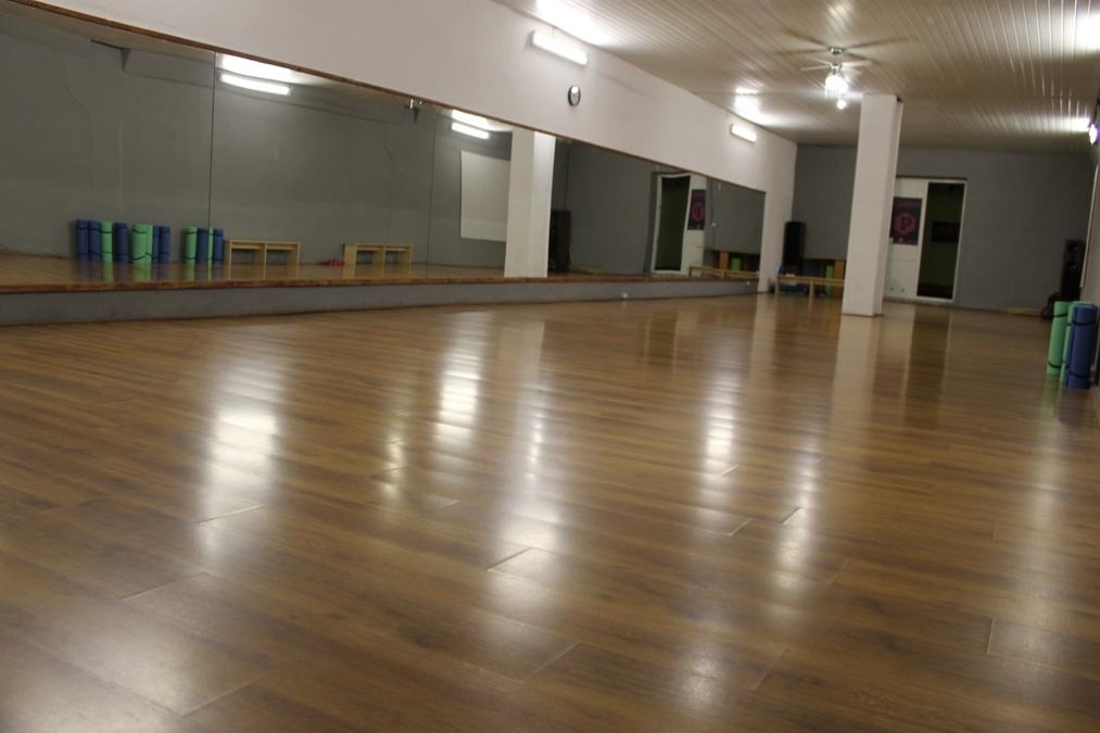 Зал для занять танцями або фітнесом