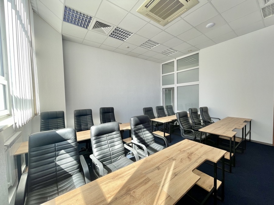 Офис, учебный класс, комната для семинаров