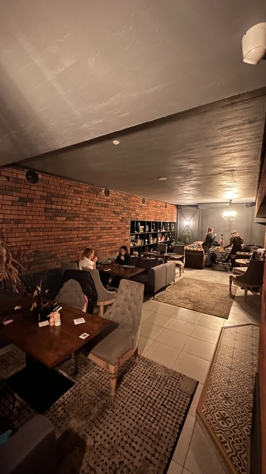 Таємний лаунж бар в центрі міста з трьома залами 