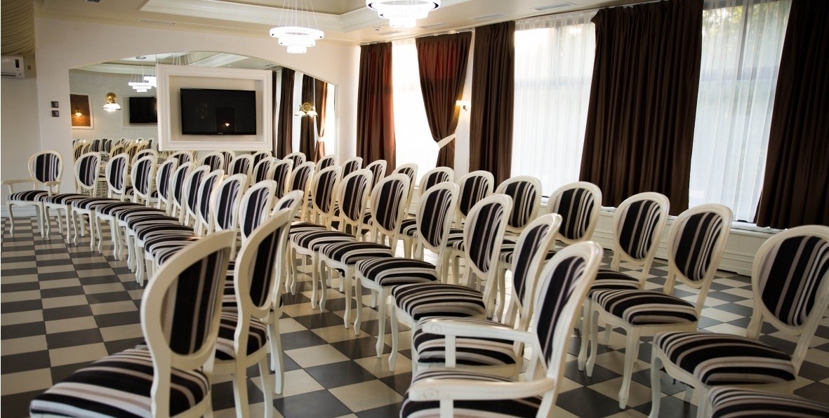 Святковий банкетний зал ресторану "Коляда"