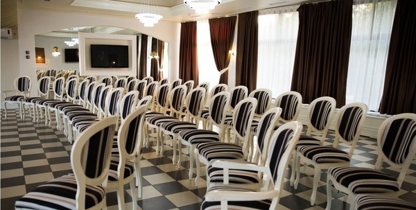 Праздничный банкетный зал ресторана "Коляда"