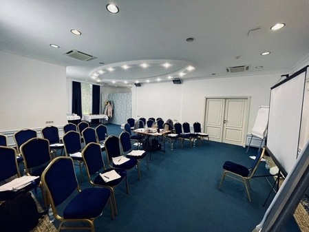 Конференц-зал Кортез рум (є генератор, укриття)