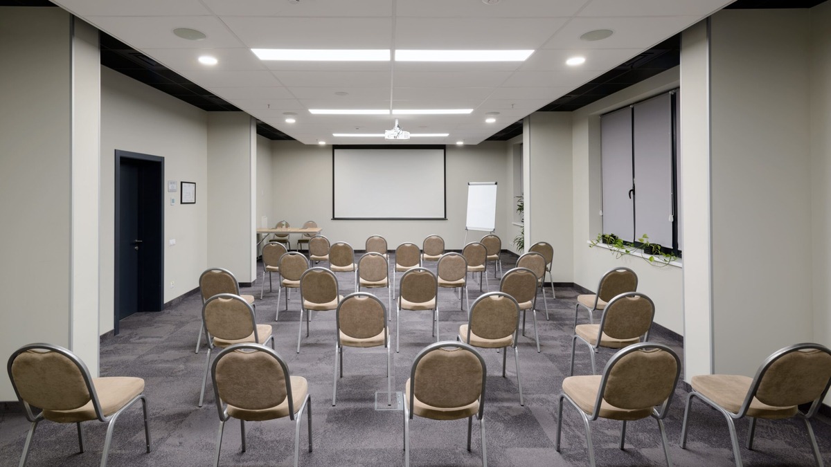 Зал Деналі на Теремках 