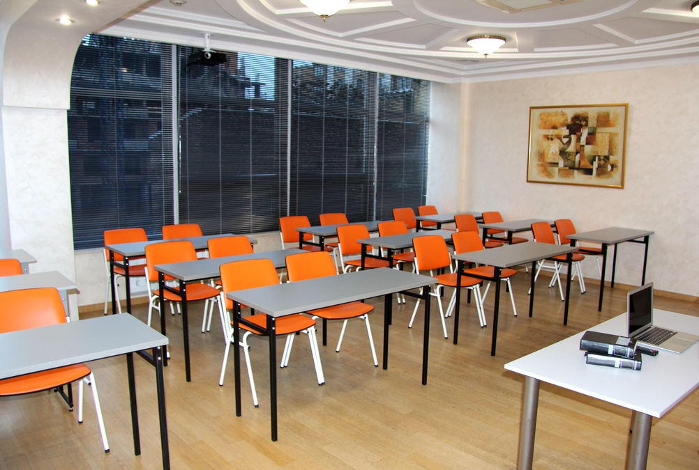 KWINS hall - стильний освітній простір