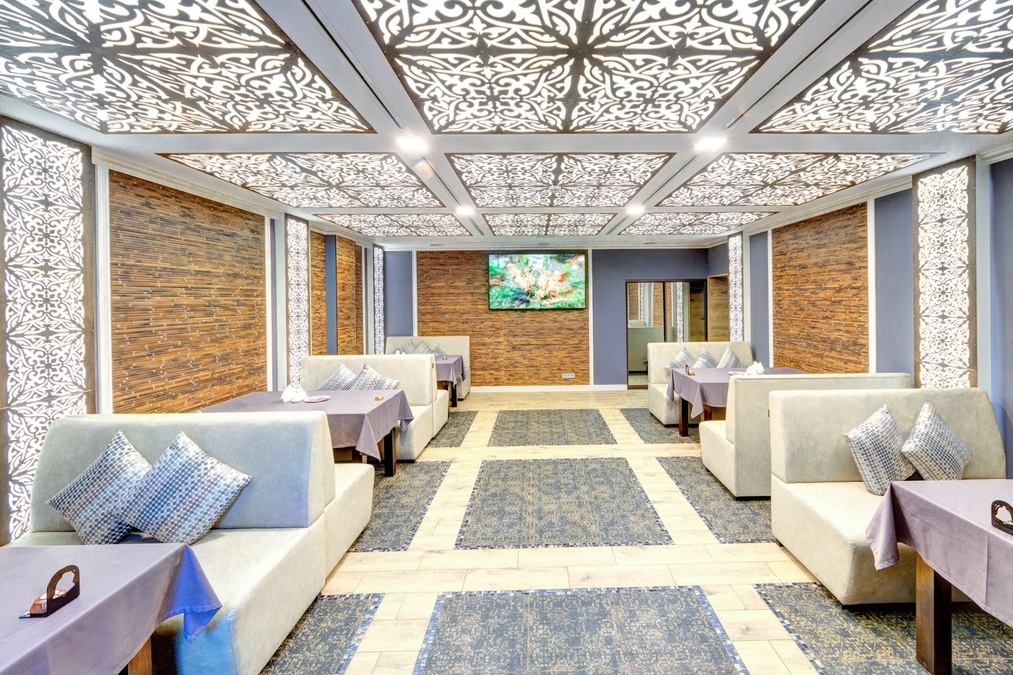 Средний зал в ресторане Орхан