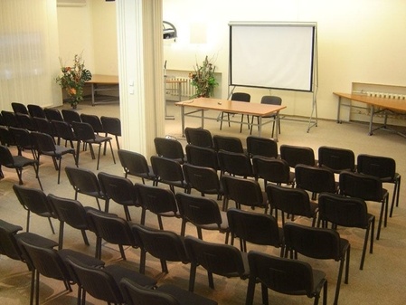 Місткий конференц-зал