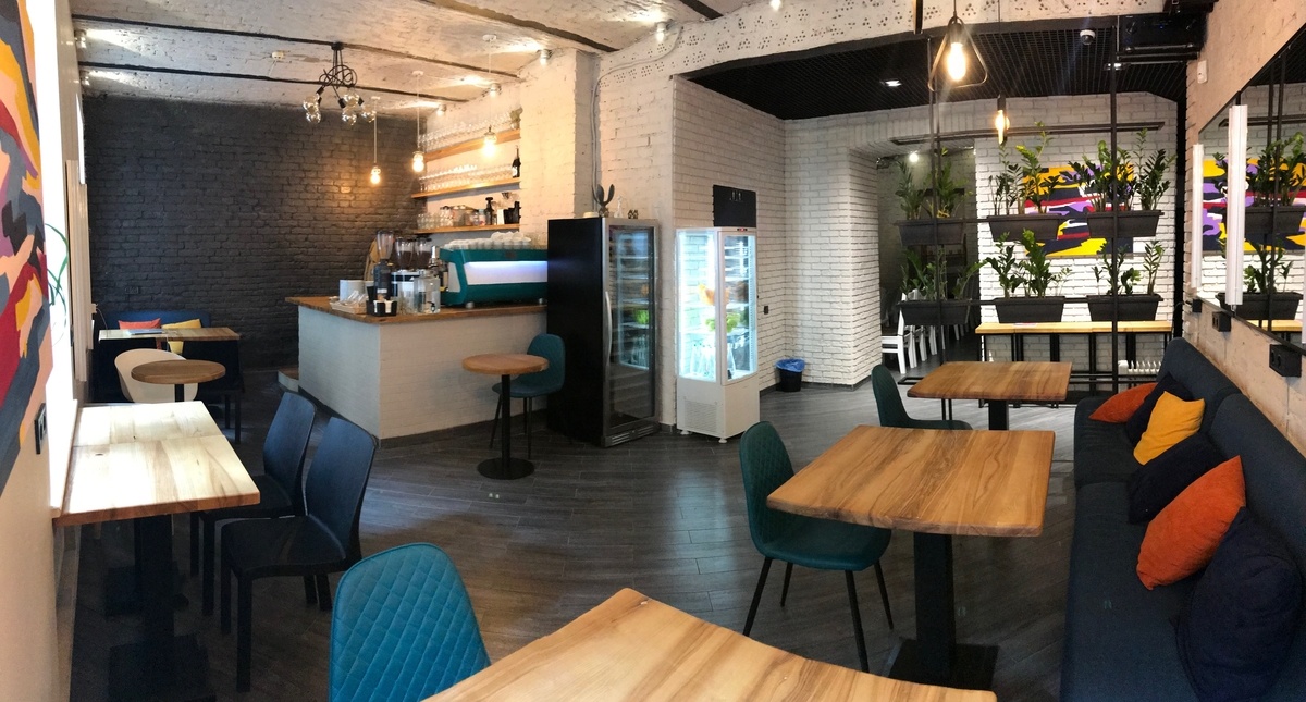 Event-HUB з лаундж-зоною і літньою терасою