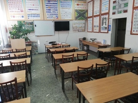 Зал для занятий с рассадкой "класс"