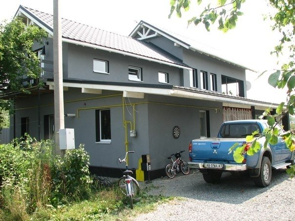 Загородный дом с бассейном 