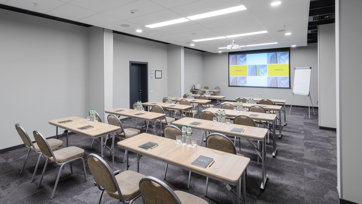 Зал Деналі на Теремках 