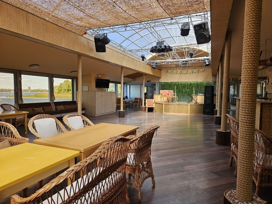 Зала Golden Ship