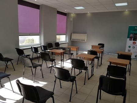 Универсальный зал возле метро Ботанический сад