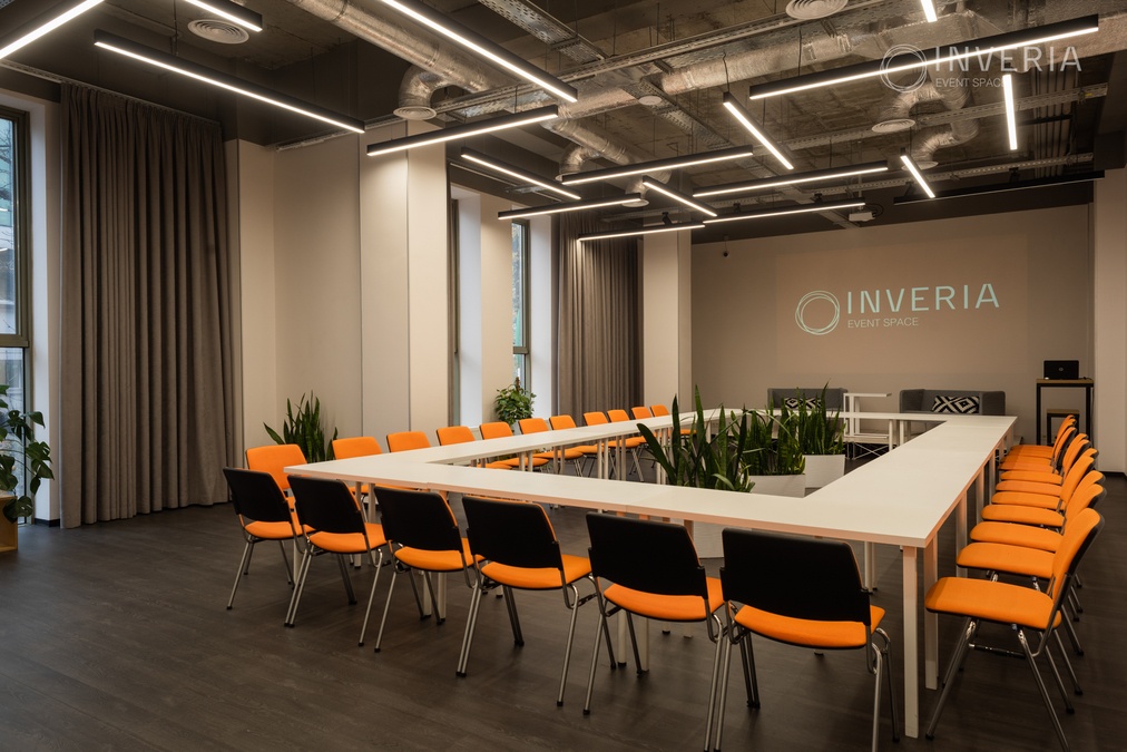 WEST зал для командної роботи