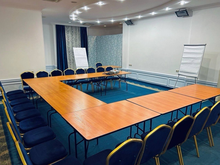 Конференц-зал Кортез рум (є генератор, укриття)