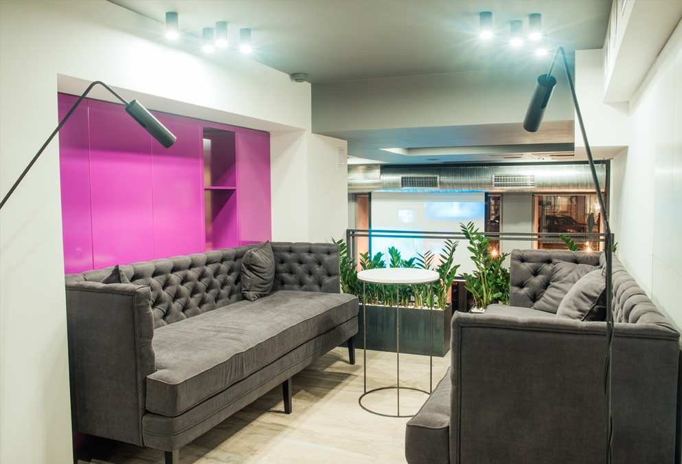 Яскравий дворівневий лофт "Beauty HUB"