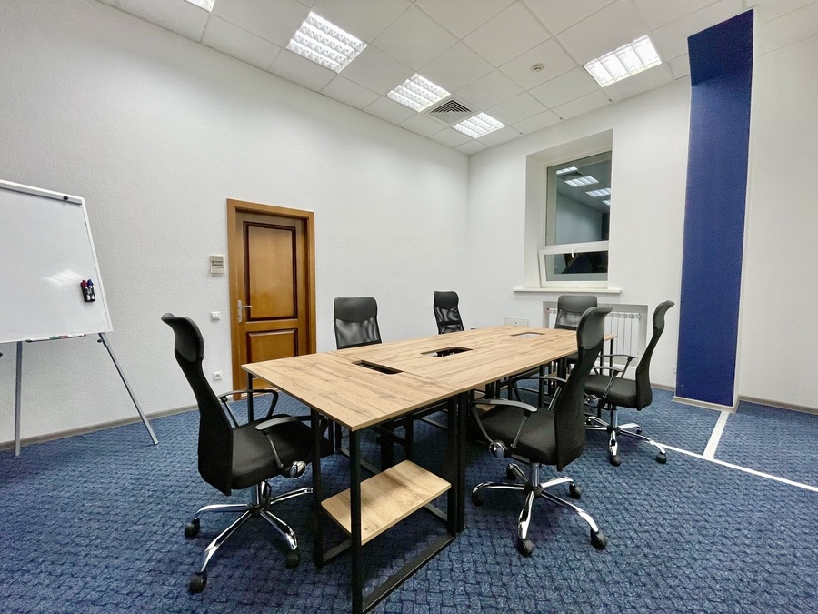 Кімната для переговорів у центрі Києва