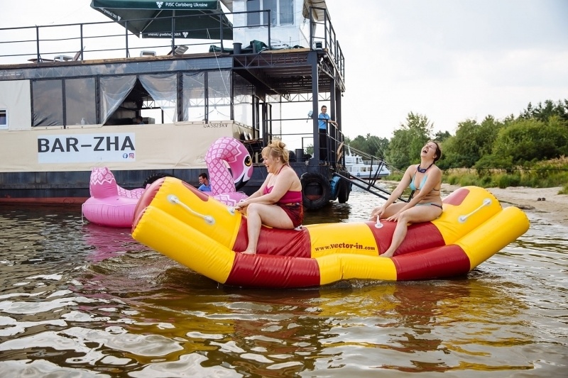 Івент-майданчик на теплоході BARZHA