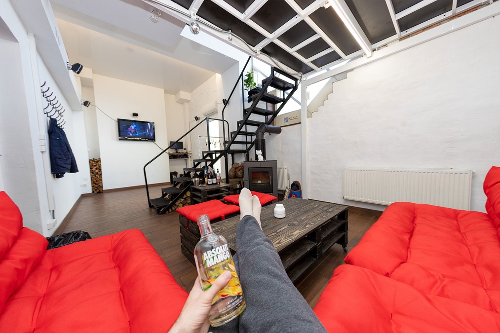 Двоярусний простір з терасою та краєвидом