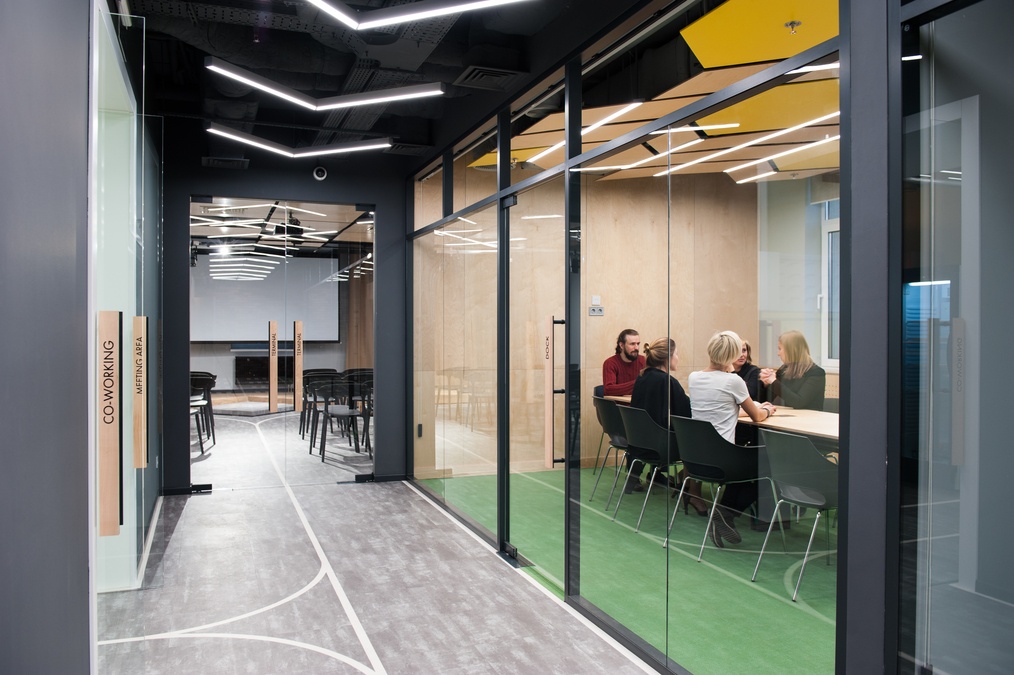 Небольшой зал Dock в новом коворкинге