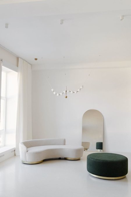 Элегантный и просторный зал Contemp