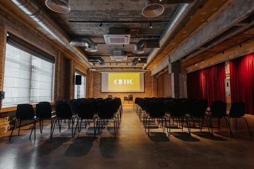 Перегляд Подієвий простір книгарні Сенс на Хрещатику