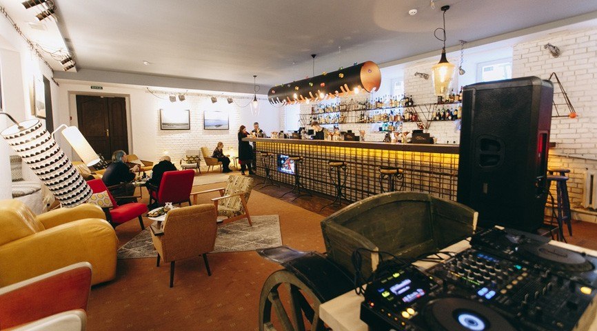 Диджейский пульт