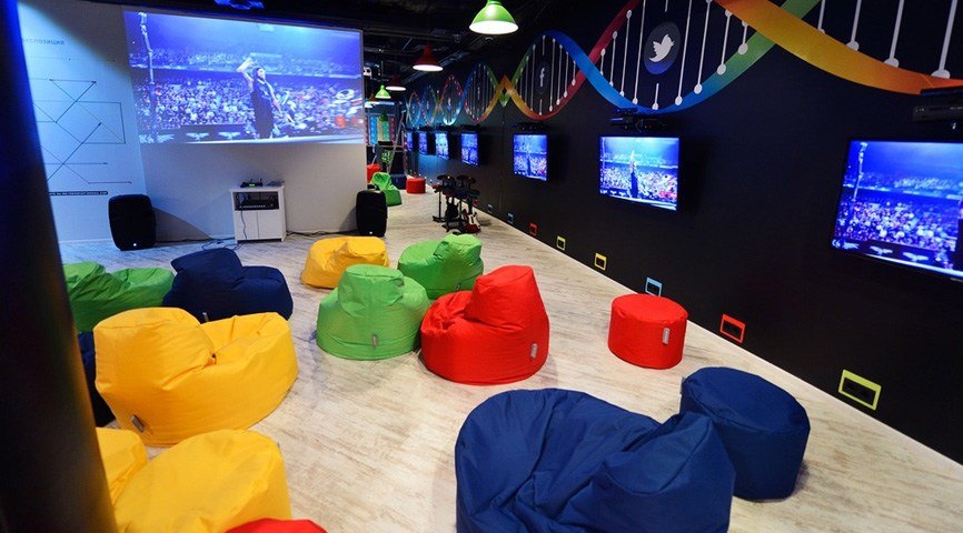 Зал с приставкой