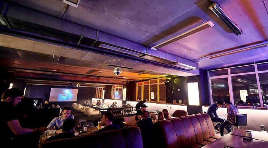 Зал в стиле лофт