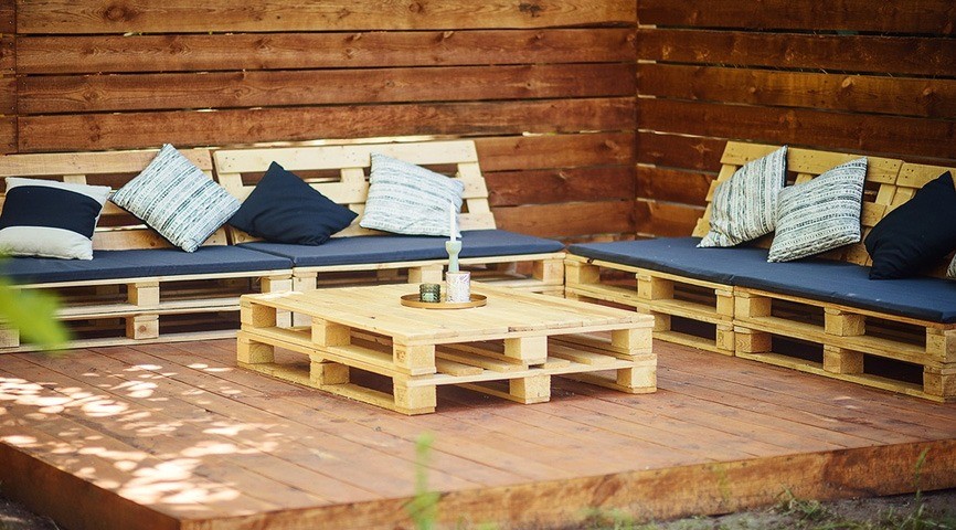 Место из поддонов