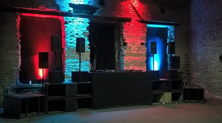 Сцена в лофте