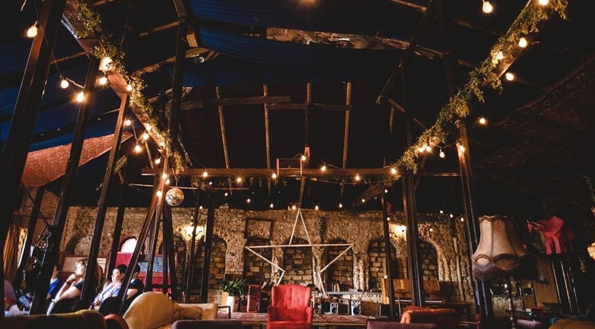 Яркое украшение