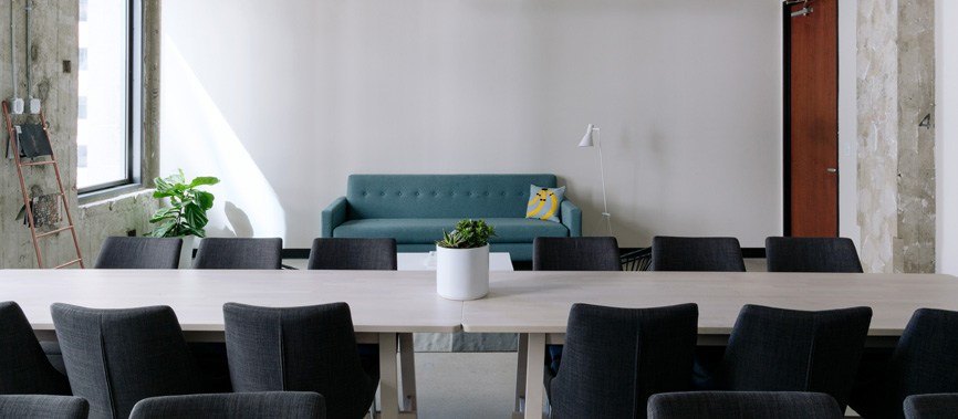 Зал в лофт стиле